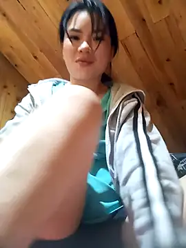 Snapshot of Suny_babyy chatting on 10.29.25 Suny babyy online show from 10.29.25