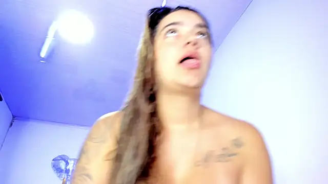 Snapshot of sofia_salie chatting on 10.16.25 sofia salie online show from 10.16.25