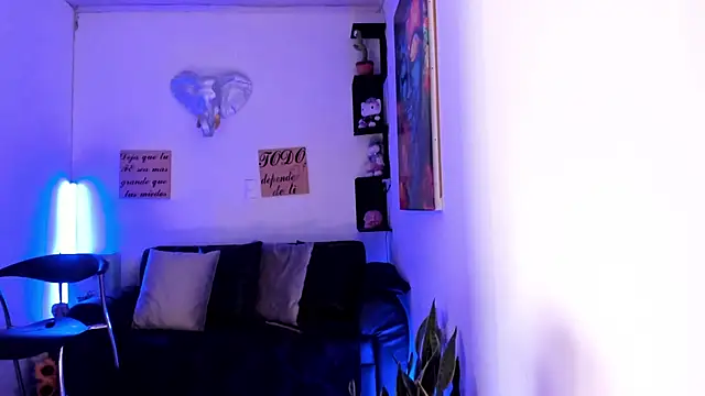 Snapshot of sofia_salie chatting on 10.28.25 sofia salie online show from 10.28.25