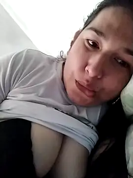 Snapshot of rossiteylor chatting on 10.28.25 rossiteylor online show from 10.28.25