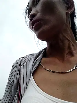 Snapshot of abigail-00 chatting on 10.21.25 abigail-00 online show from 10.21.25