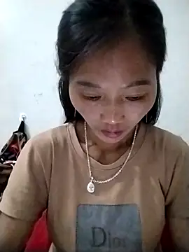 Snapshot of abigail-00 chatting on 11.04.25 abigail-00 online show from 11.04.25