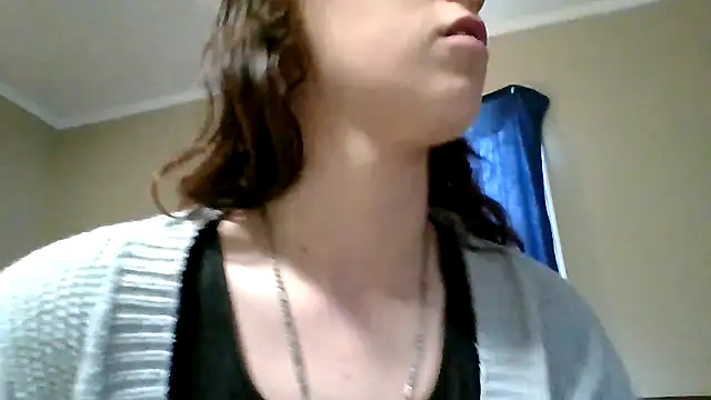 Snapshot of brunettebabexo3 chatting on 10.27.25 brunettebabexo3 online show from 10.27.25