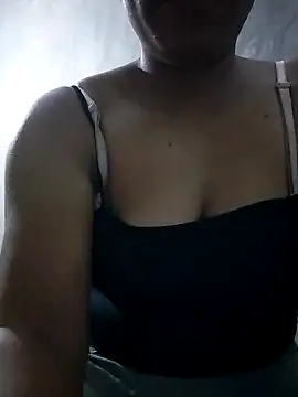 Snapshot of LylyCii96 chatting on 10.15.25 LylyCii96 online show from 10.15.25