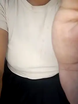 Snapshot of LylyCii96 chatting on 10.20.25 LylyCii96 online show from 10.20.25