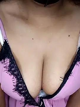 Snapshot of LylyCii96 chatting on 10.26.25 LylyCii96 online show from 10.26.25