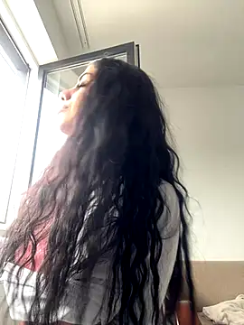 AylinHazellx online show from 10.12.25