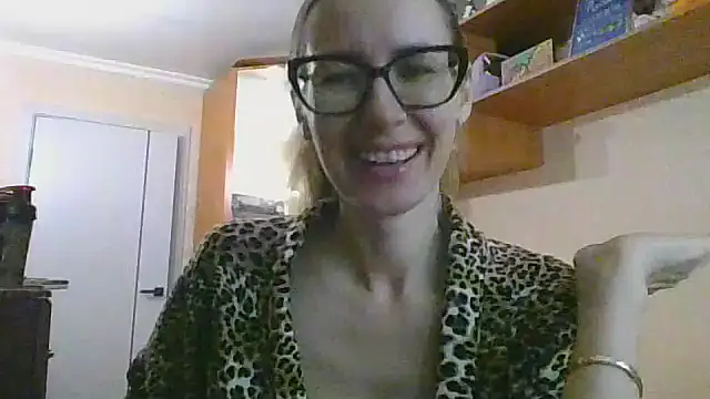 Snapshot of Norivann chatting on 10.21.25 Norivann online show from 10.21.25