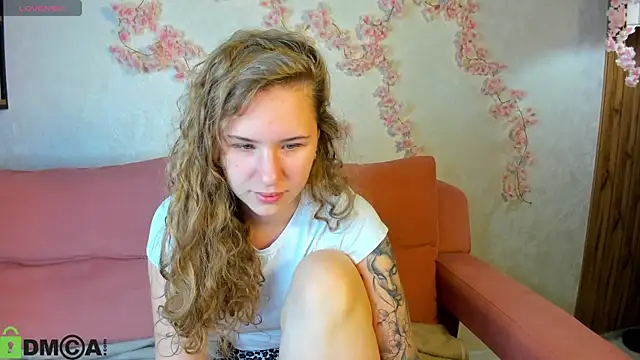 Snapshot of Elsie_Cutties chatting on 10.02.25 Elsie Cutties online show from 10.02.25