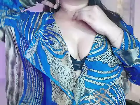 Snapshot of Black_Majik_Women chatting on 11.04.25 Black Majik Women online show from 11.04.25