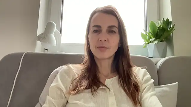 Snapshot of Arivanna chatting on 10.29.25 Arivanna online show from 10.29.25