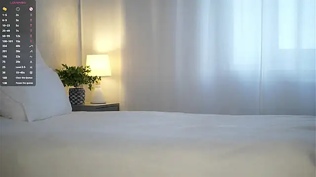 Snapshot of LettySlovacek chatting on 10.25.25 LettySlovacek online show from 10.25.25