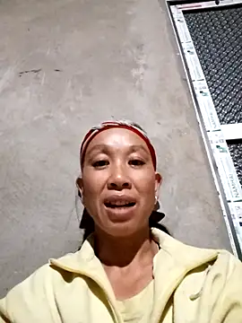 Snapshot of vtmbae chatting on 09.29.25 vtmbae online show from 09.29.25