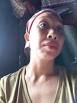 Snapshot of vtmbae chatting on 10.01.25 vtmbae online show from 10.01.25