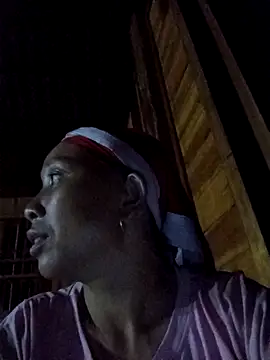 Snapshot of vtmbae chatting on 10.04.25 vtmbae online show from 10.04.25