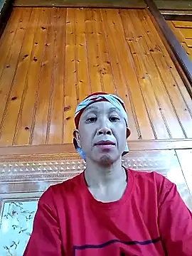 Snapshot of vtmbae chatting on 10.05.25 vtmbae online show from 10.05.25