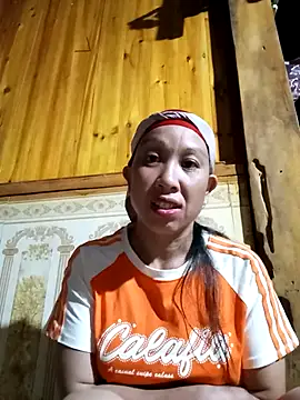 Snapshot of vtmbae chatting on 10.13.25 vtmbae online show from 10.13.25