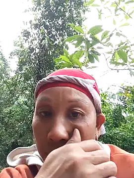 Snapshot of vtmbae chatting on 10.21.25 vtmbae online show from 10.21.25