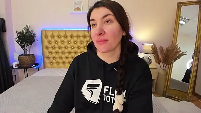 TrishaDarks online show from 02.01.26