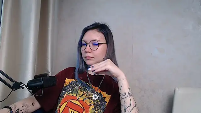 Snapshot of Kyserina chatting on 10.07.25 Kyserina online show from 10.07.25