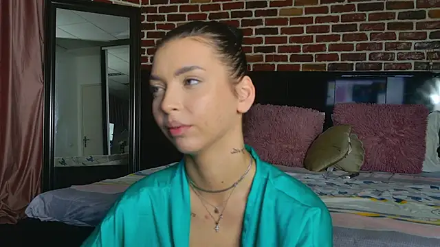 Snapshot of MeganSin_ chatting on 10.13.25 MeganSin  online show from 10.13.25