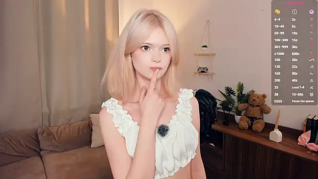 Snapshot of LaureMestler chatting on 02.25.26 LaureMestler online show from 02.25.26