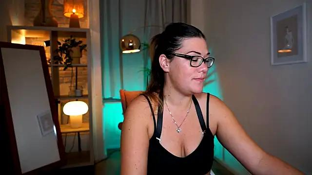 Snapshot of mrs_fllowerr chatting on 10.16.25 mrs fllowerr online show from 10.16.25