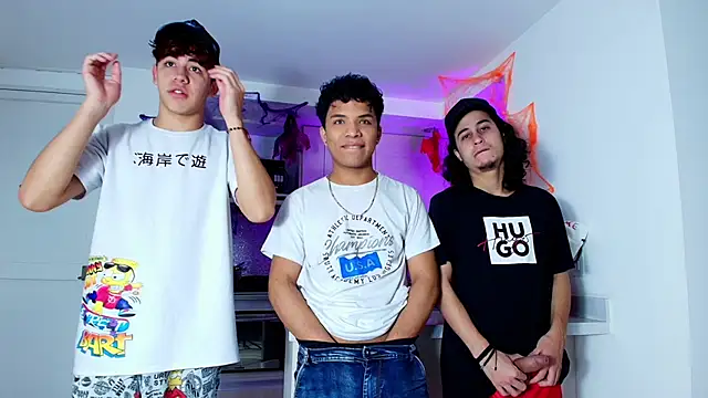 Snapshot of latin_naughty_boys chatting on 10.19.25 latin naughty boys online show from 10.19.25