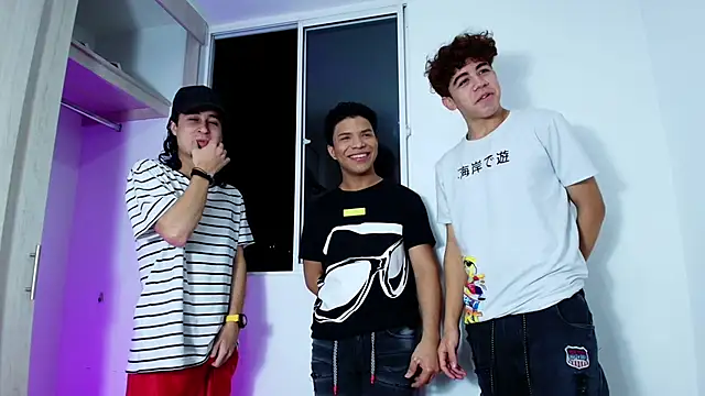 Snapshot of latin_naughty_boys chatting on 10.21.25 latin naughty boys online show from 10.21.25