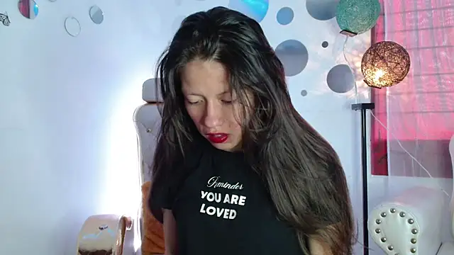 Snapshot of Nina_Roser chatting on 09.24.25 Nina Roser online show from 09.24.25