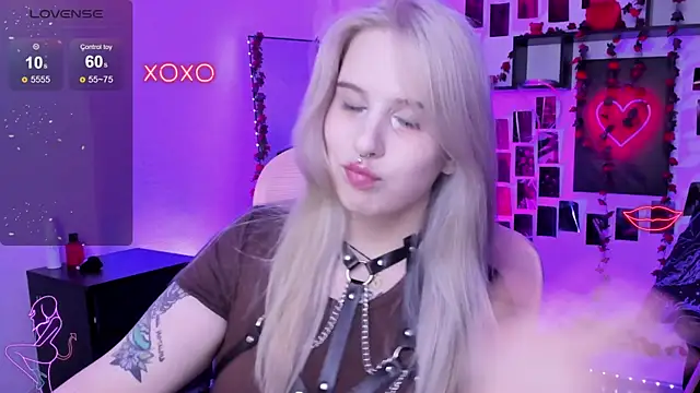 Snapshot of IngannaMorte chatting on 10.21.25 IngannaMorte online show from 10.21.25