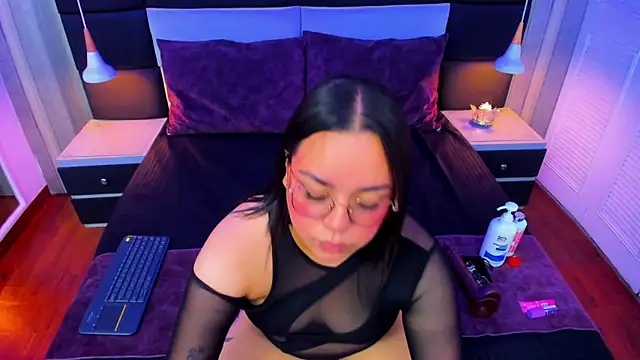 Snapshot of annytovar chatting on 09.28.25 annytovar online show from 09.28.25