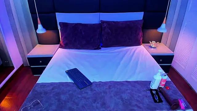 Snapshot of annytovar chatting on 09.29.25 annytovar online show from 09.29.25