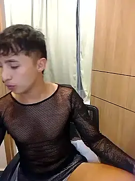 Snapshot of Cristhofher-13102 chatting on 11.15.25 Cristhofher-13102 online show from 11.15.25