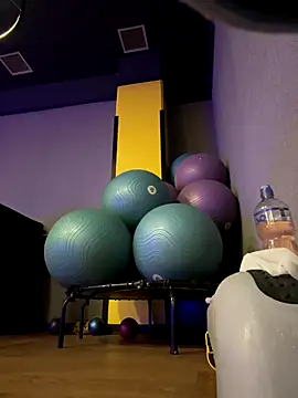 Snapshot of Anavalle chatting on 09.29.25 Anavalle online show from 09.29.25