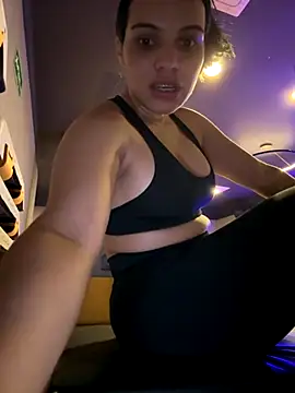 Snapshot of Anavalle chatting on 10.03.25 Anavalle online show from 10.03.25