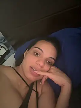 Snapshot of Anavalle chatting on 10.12.25 Anavalle online show from 10.12.25