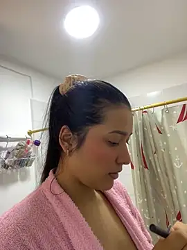 Snapshot of IsabellaJoness_ chatting on 10.11.25 IsabellaJoness online show from 10.11.25