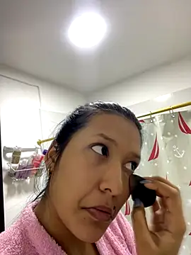 Snapshot of IsabellaJoness_ chatting on 10.14.25 IsabellaJoness online show from 10.14.25