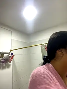 Snapshot of IsabellaJoness_ chatting on 10.20.25 IsabellaJoness online show from 10.20.25