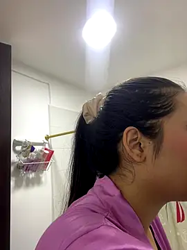 Snapshot of IsabellaJoness_ chatting on 10.22.25 IsabellaJoness online show from 10.22.25