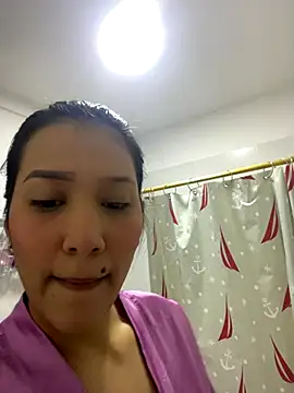 Snapshot of IsabellaJoness_ chatting on 10.29.25 IsabellaJoness online show from 10.29.25