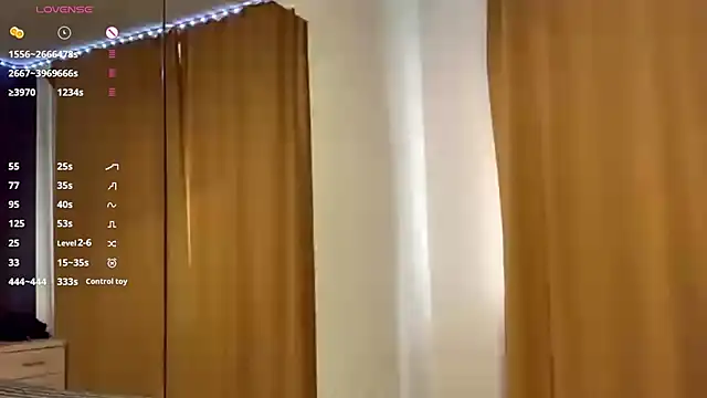 Snapshot of KrystinFunches chatting on 10.06.25 KrystinFunches online show from 10.06.25