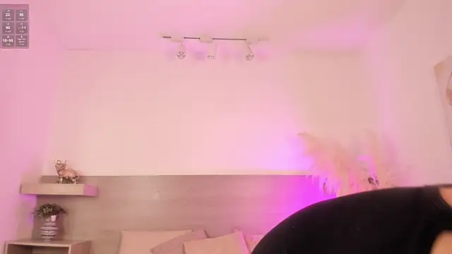 Snapshot of Ivana_Hall chatting on 09.29.25 Ivana Hall online show from 09.29.25