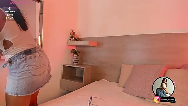 Snapshot of Ivana_Hall chatting on 10.22.25 Ivana Hall online show from 10.22.25