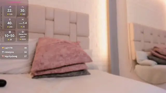 Snapshot of Ivana_Hall chatting on 10.31.25 Ivana Hall online show from 10.31.25