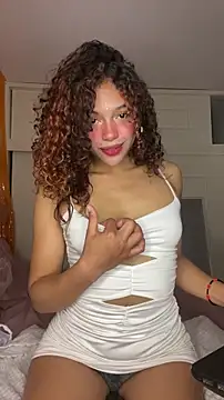 Snapshot of PrettyLia chatting on 10.26.25 PrettyLia online show from 10.26.25