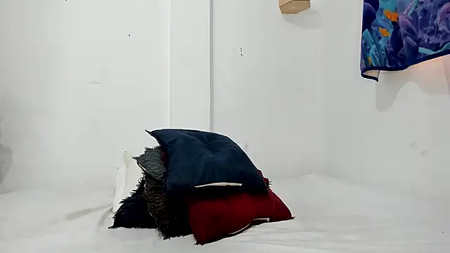 Snapshot of isabella_ma2 chatting on 10.14.25 isabella ma2 online show from 10.14.25