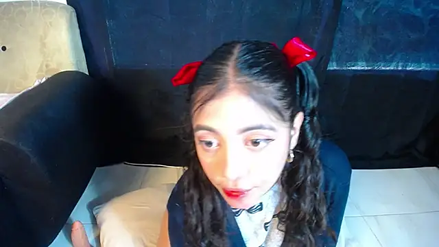 Isis Valen online show from 11.18.25