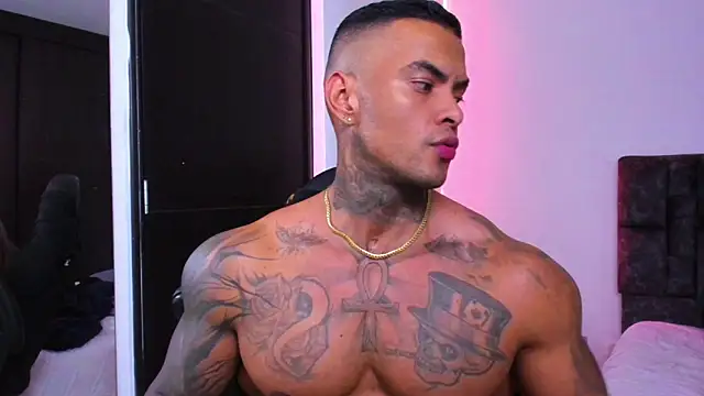 Snapshot of binmontana_ chatting on 09.29.25 binmontana online show from 09.29.25